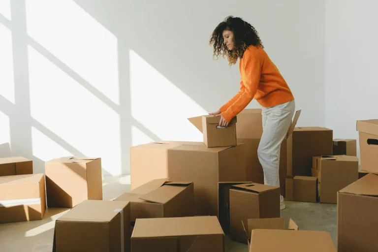 Achat et vente immobilière : comment articuler les deux sans tomber entre les meubles