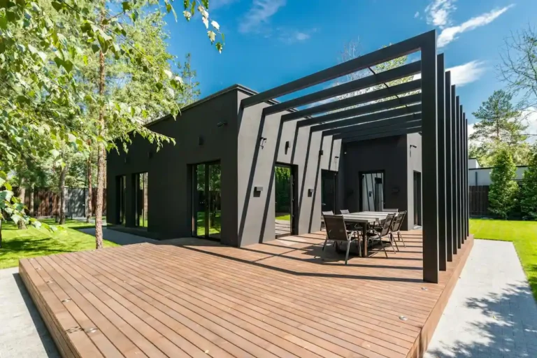 Terrasse en bois : comment réussir la pose, du choix des lames au dernier coup de vis