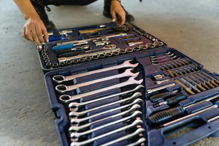 Boîte à outils vide : bien la choisir et l&rsquo;équiper pour vos travaux