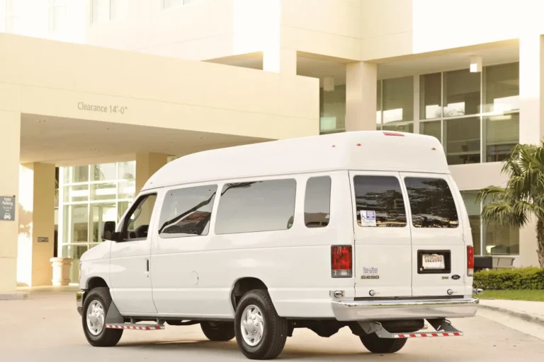 Location de minibus : bien choisir et bien louer