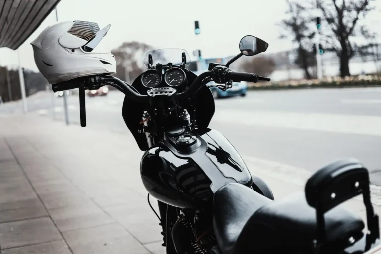 Location de moto : permis, conditions et points à vérifier