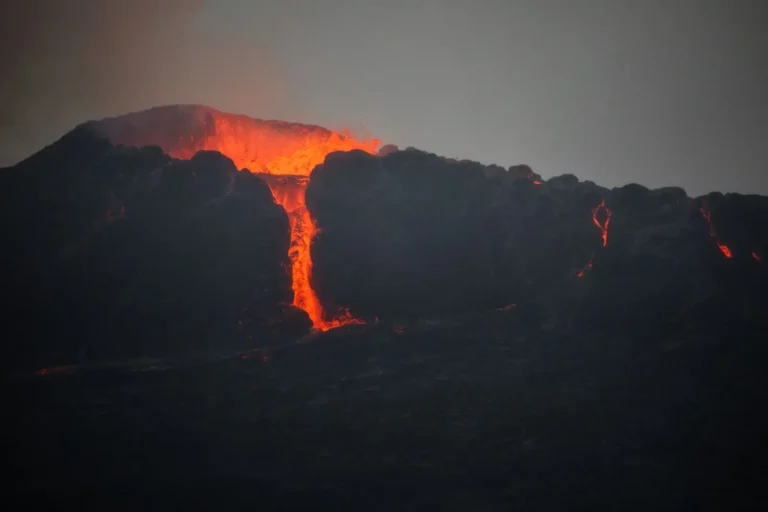 La chambre magmatique : le réservoir caché sous les volcans