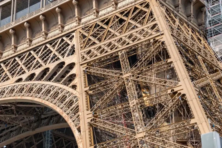 Construction de la tour Eiffel : un chantier record