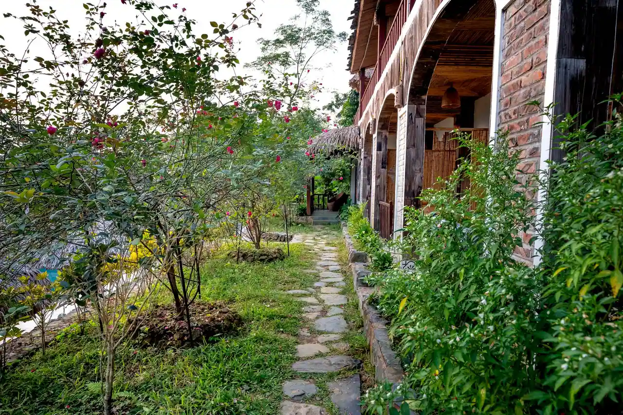 Gîte en pierre avec terrasse et jardin loué pour des vacances à la campagne