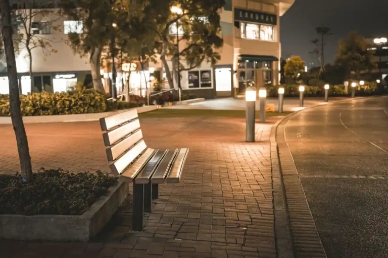 Mobilier urbain : définition, fonctions et grandes familles