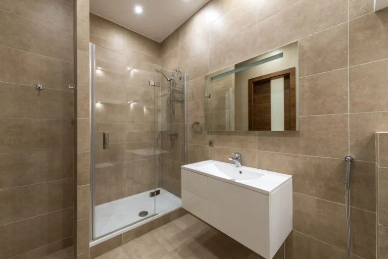 Rénovation de salle de bain à Rouen : budget, postes et artisan
