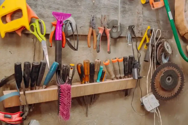 Bricolage à Tarbes : s’équiper et composer avec le bâti